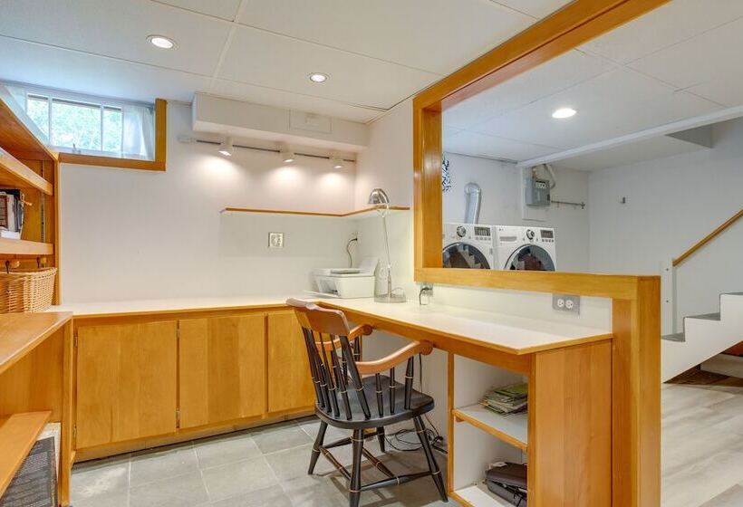 Bright Golden Home W/ Views   Walk To Downtown!