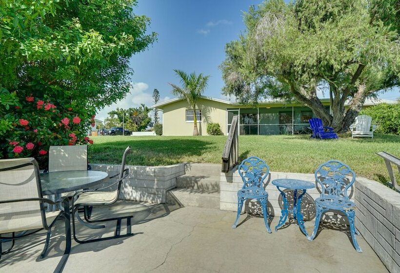 Dock & Screened Porch: Waterfront Cape Coral Home