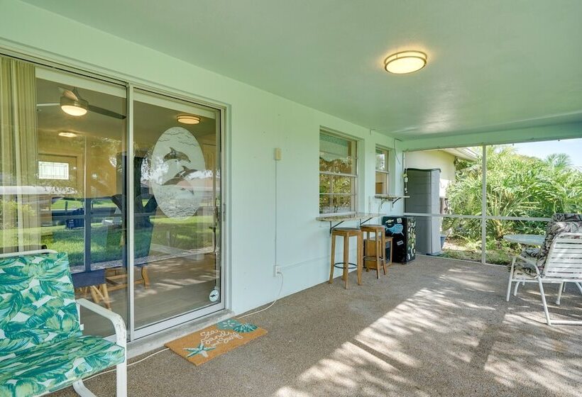 Dock & Screened Porch: Waterfront Cape Coral Home