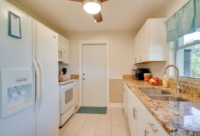 Dock & Screened Porch: Waterfront Cape Coral Home