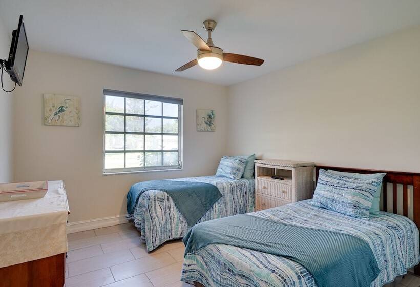 Dock & Screened Porch: Waterfront Cape Coral Home