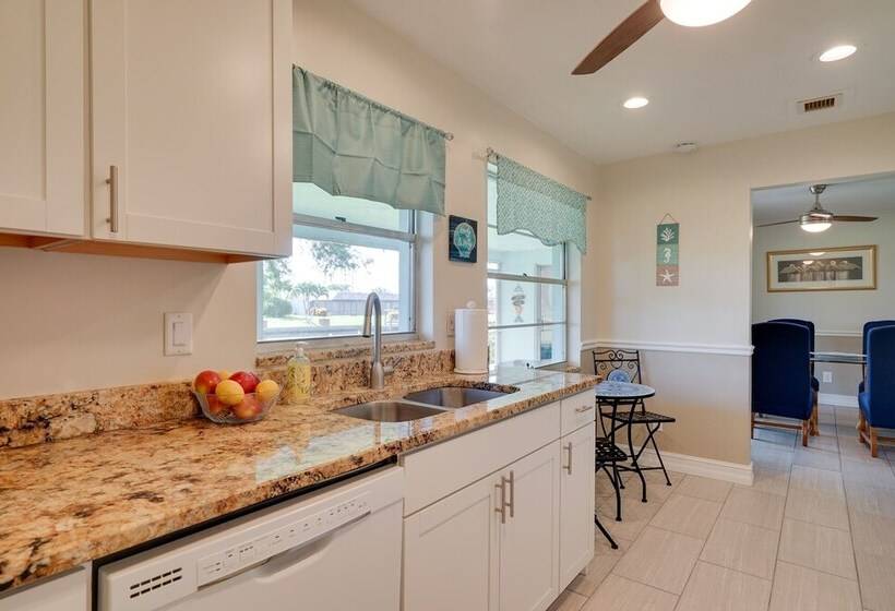 Dock & Screened Porch: Waterfront Cape Coral Home