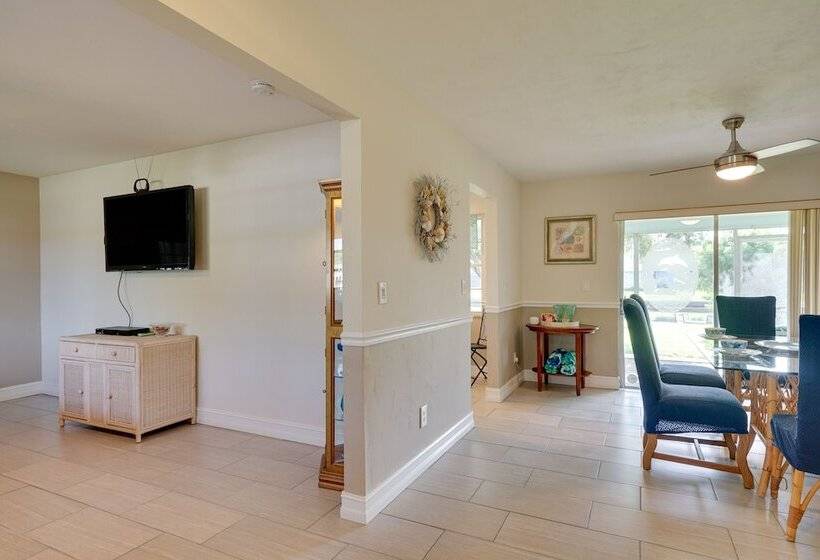 Dock & Screened Porch: Waterfront Cape Coral Home