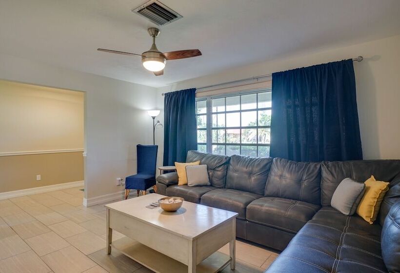 Dock & Screened Porch: Waterfront Cape Coral Home