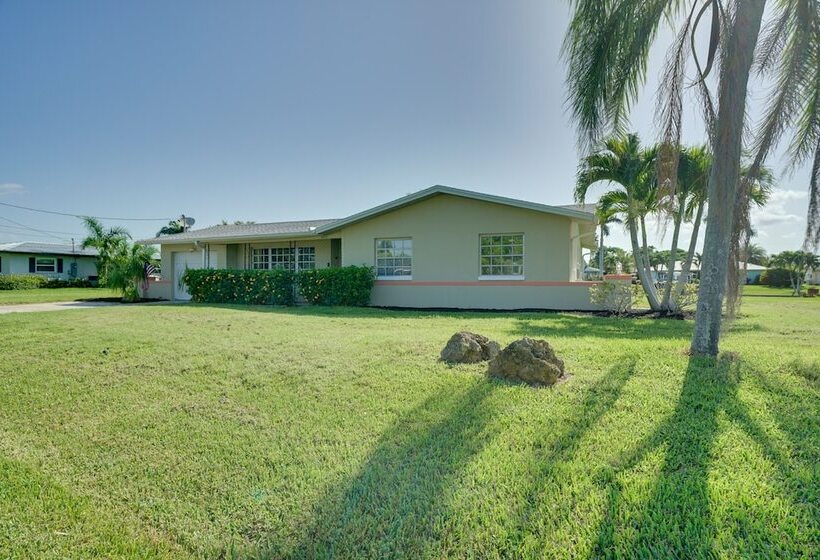 Dock & Screened Porch: Waterfront Cape Coral Home