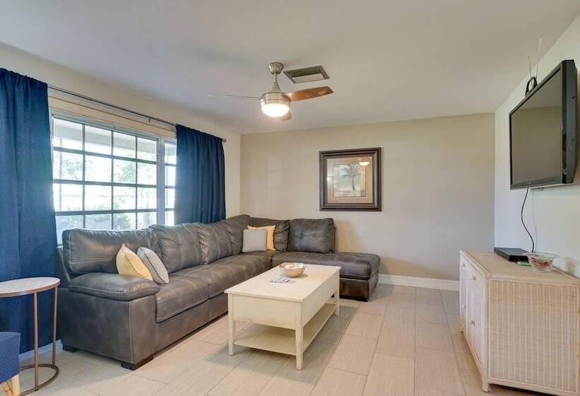 Dock & Screened Porch: Waterfront Cape Coral Home