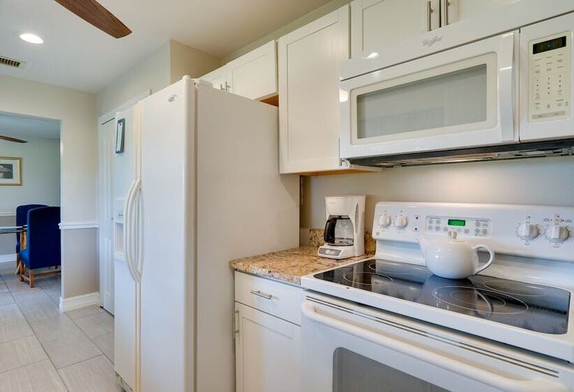 Dock & Screened Porch: Waterfront Cape Coral Home