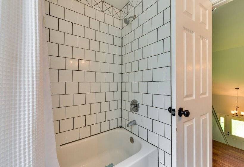 Charlotte Home ~ 9 Mi To Bank Of America Stadium!