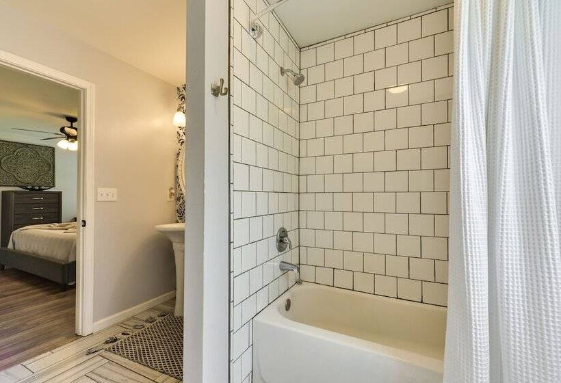 Charlotte Home ~ 9 Mi To Bank Of America Stadium!