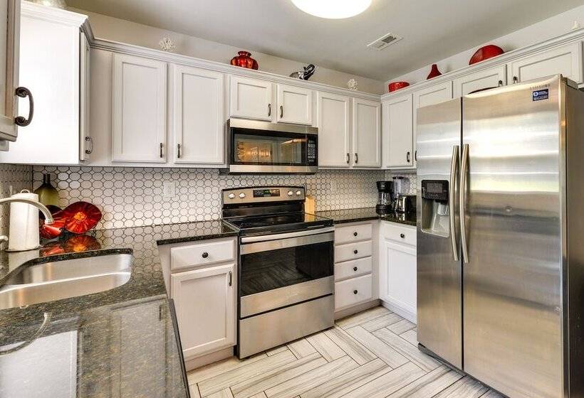 Charlotte Home ~ 9 Mi To Bank Of America Stadium!