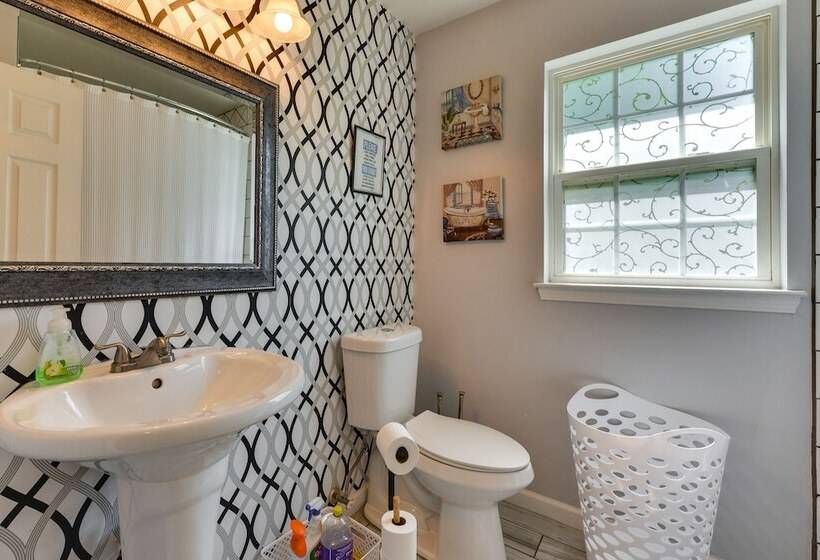 Charlotte Home ~ 9 Mi To Bank Of America Stadium!