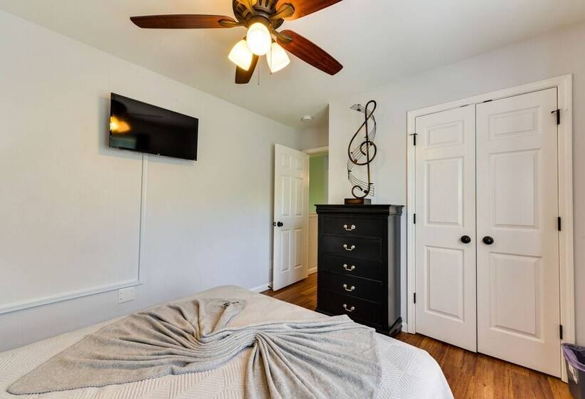 Charlotte Home ~ 9 Mi To Bank Of America Stadium!