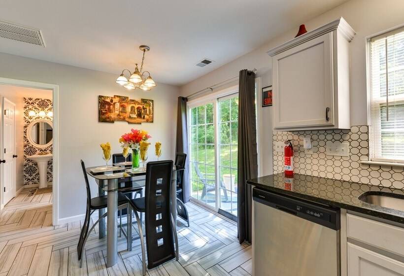 Charlotte Home ~ 9 Mi To Bank Of America Stadium!