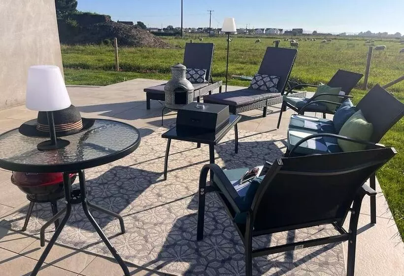 Magilligan   Cottage   Sleeps 6   Parking   Garden