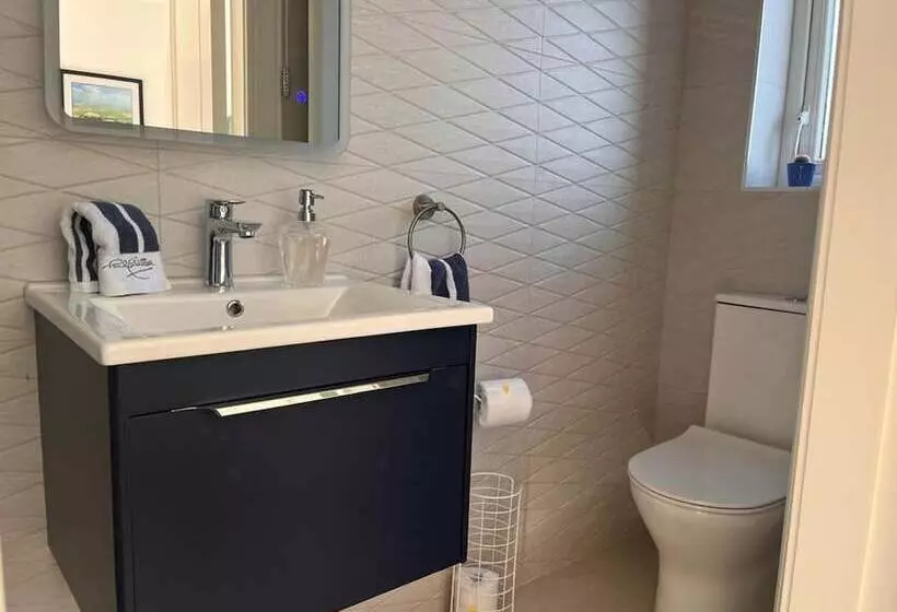 Magilligan   Cottage   Sleeps 6   Parking   Garden