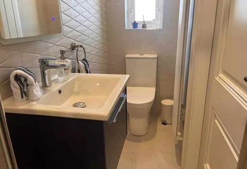 Magilligan   Cottage   Sleeps 6   Parking   Garden