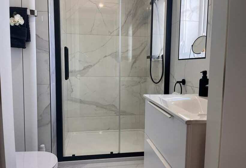 Magilligan   Cottage   Sleeps 6   Parking   Garden