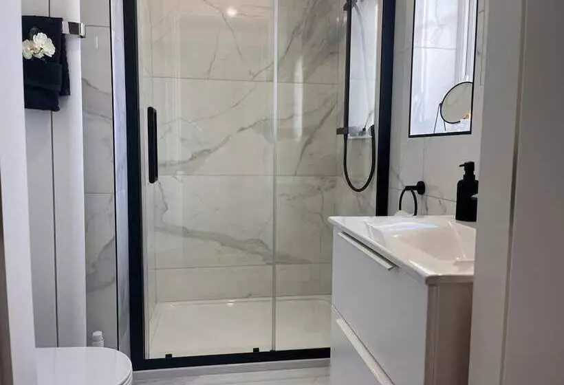 Magilligan   Cottage   Sleeps 6   Parking   Garden