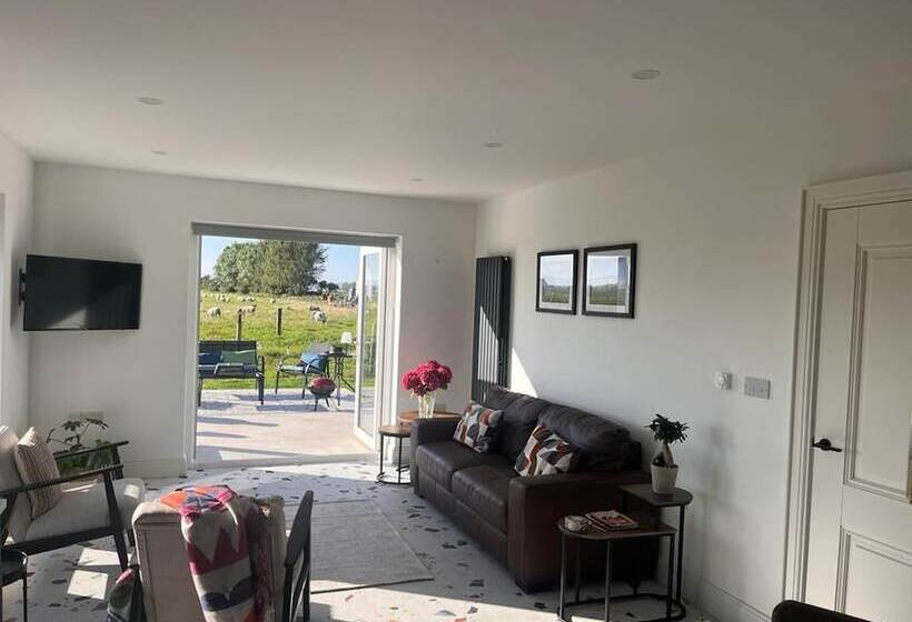 Magilligan   Cottage   Sleeps 6   Parking   Garden