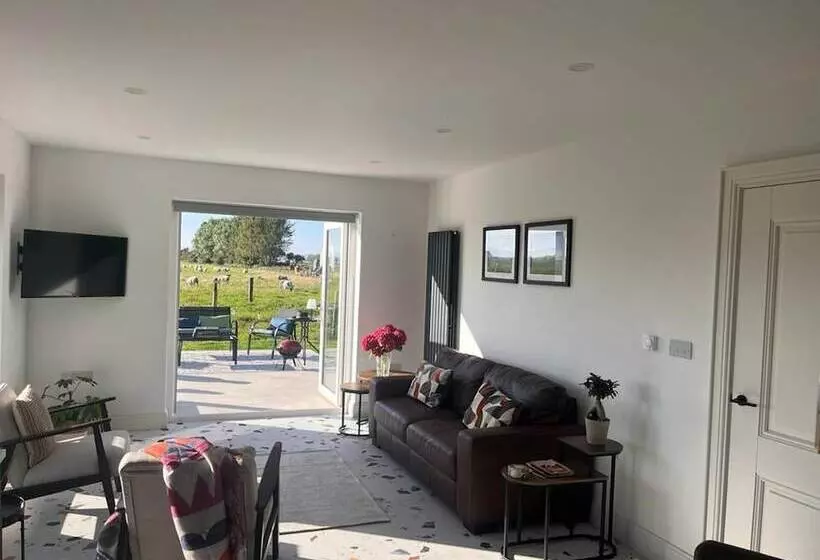 Magilligan   Cottage   Sleeps 6   Parking   Garden