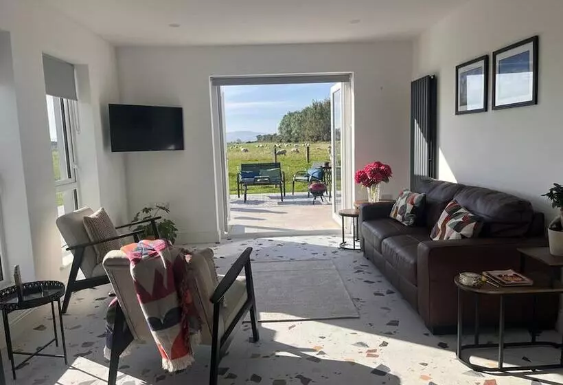 Magilligan   Cottage   Sleeps 6   Parking   Garden