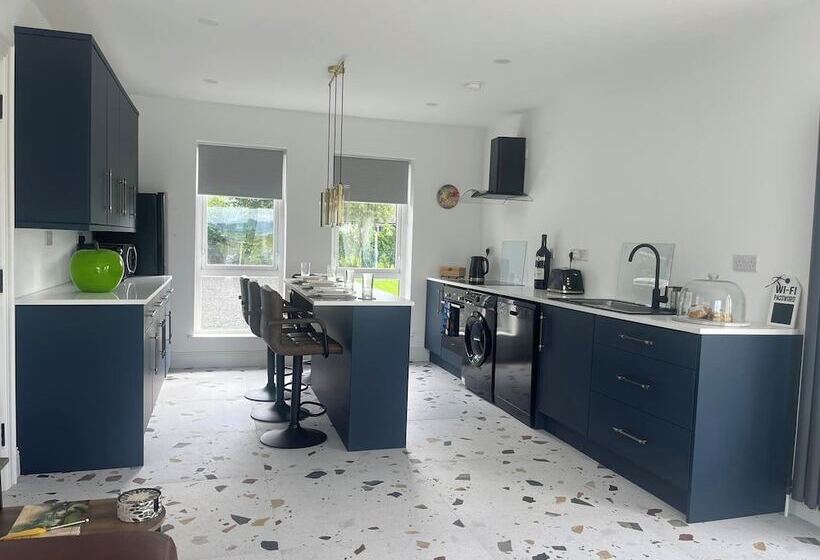 Magilligan   Cottage   Sleeps 6   Parking   Garden