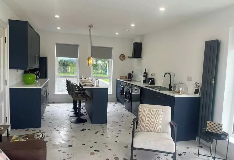 Magilligan   Cottage   Sleeps 6   Parking   Garden