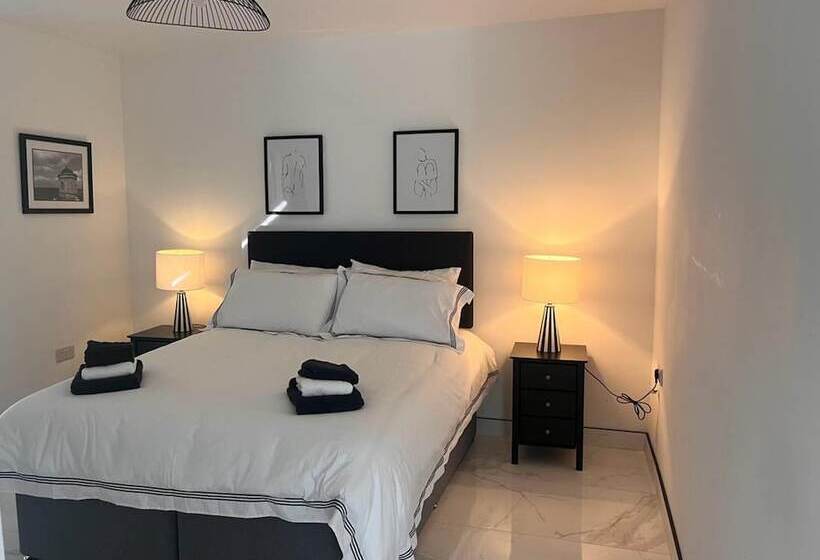 Magilligan   Cottage   Sleeps 6   Parking   Garden