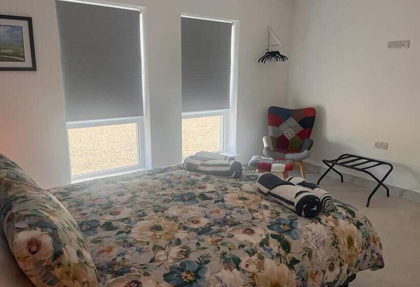 Magilligan   Cottage   Sleeps 6   Parking   Garden