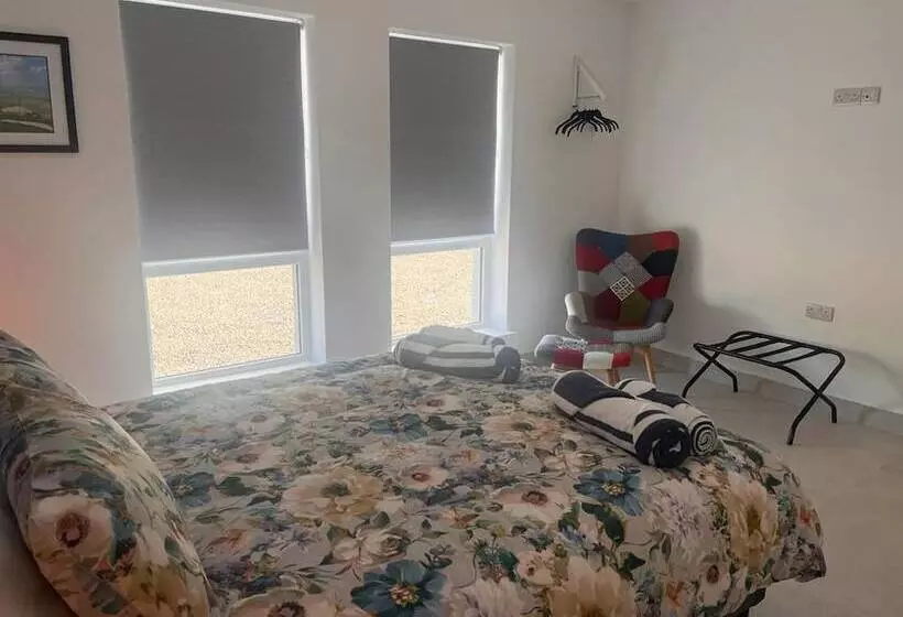 Magilligan   Cottage   Sleeps 6   Parking   Garden