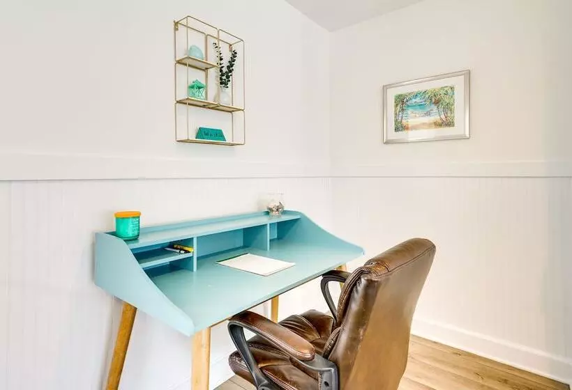 Charming Beach Haven West Home: 1 Mi To Beach!