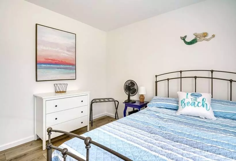 Charming Beach Haven West Home: 1 Mi To Beach!