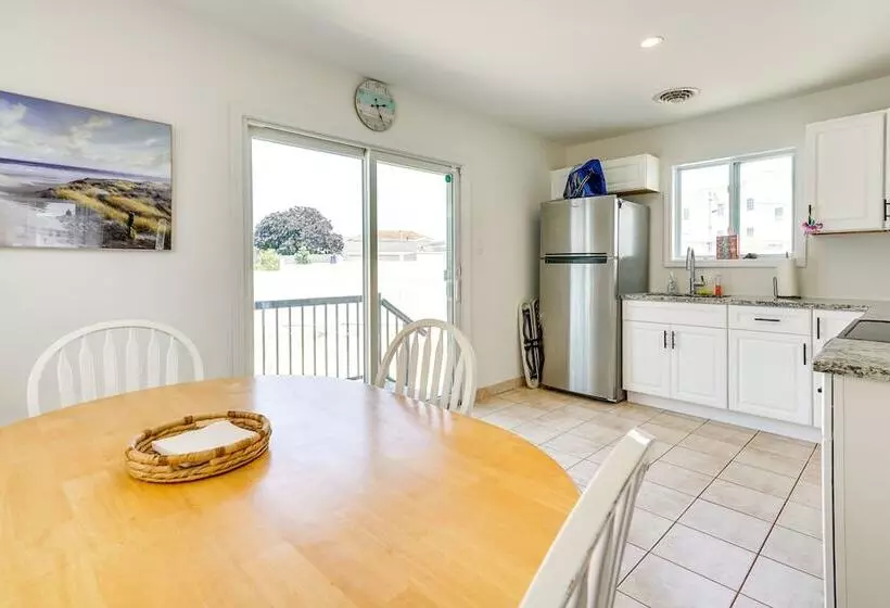 Charming Beach Haven West Home: 1 Mi To Beach!