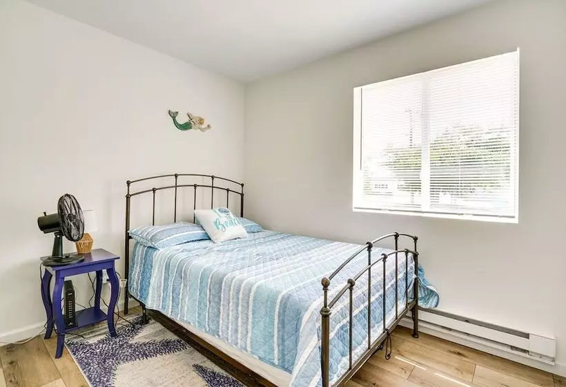 Charming Beach Haven West Home: 1 Mi To Beach!