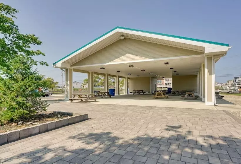 Charming Beach Haven West Home: 1 Mi To Beach!