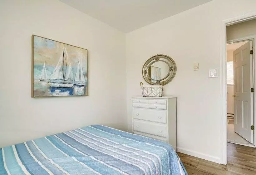 Charming Beach Haven West Home: 1 Mi To Beach!