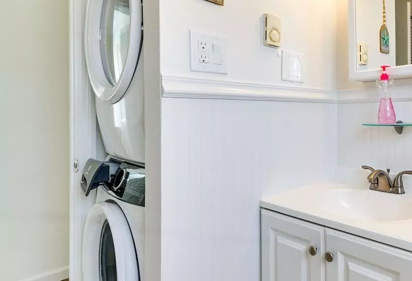 Charming Beach Haven West Home: 1 Mi To Beach!