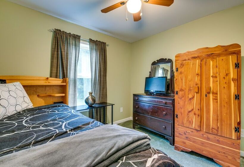 Charming Berwick Retreat W/ Gas Grill & Deck!