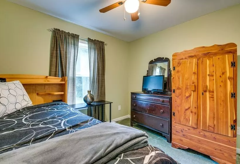 Charming Berwick Retreat W/ Gas Grill & Deck!