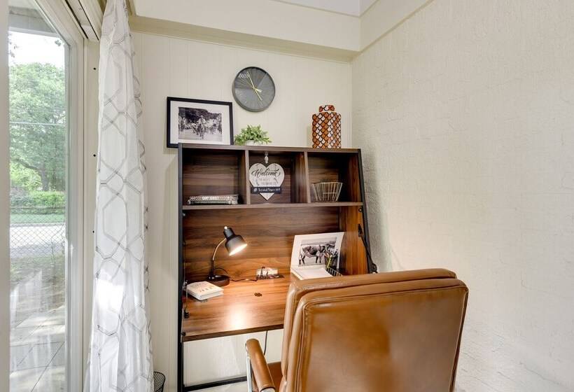 ~ 4 Mi To Fort Worth Stockyards: River Oaks Home!