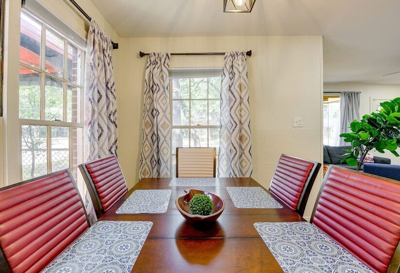 ~ 4 Mi To Fort Worth Stockyards: River Oaks Home!