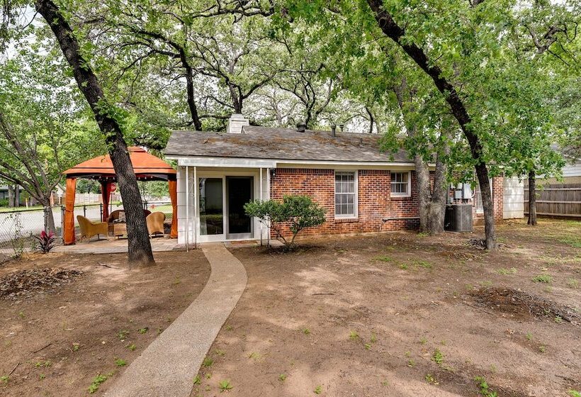 ~ 4 Mi To Fort Worth Stockyards: River Oaks Home!