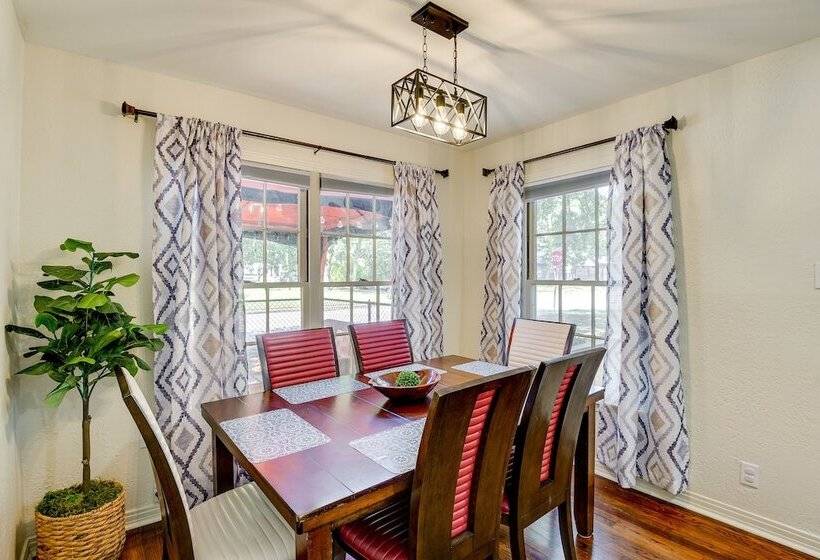 ~ 4 Mi To Fort Worth Stockyards: River Oaks Home!