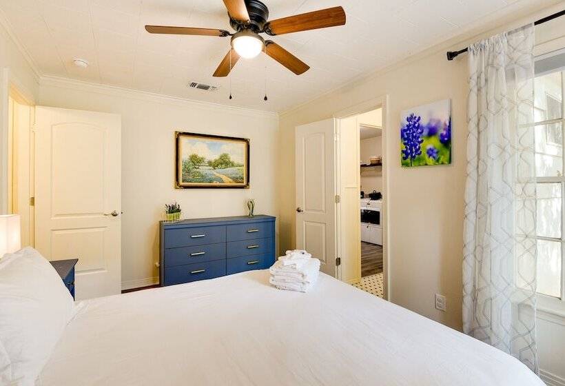 ~ 4 Mi To Fort Worth Stockyards: River Oaks Home!