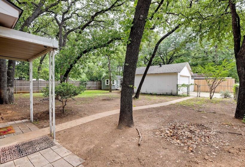 ~ 4 Mi To Fort Worth Stockyards: River Oaks Home!
