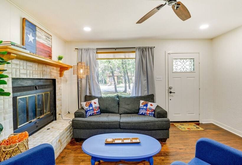 ~ 4 Mi To Fort Worth Stockyards: River Oaks Home!