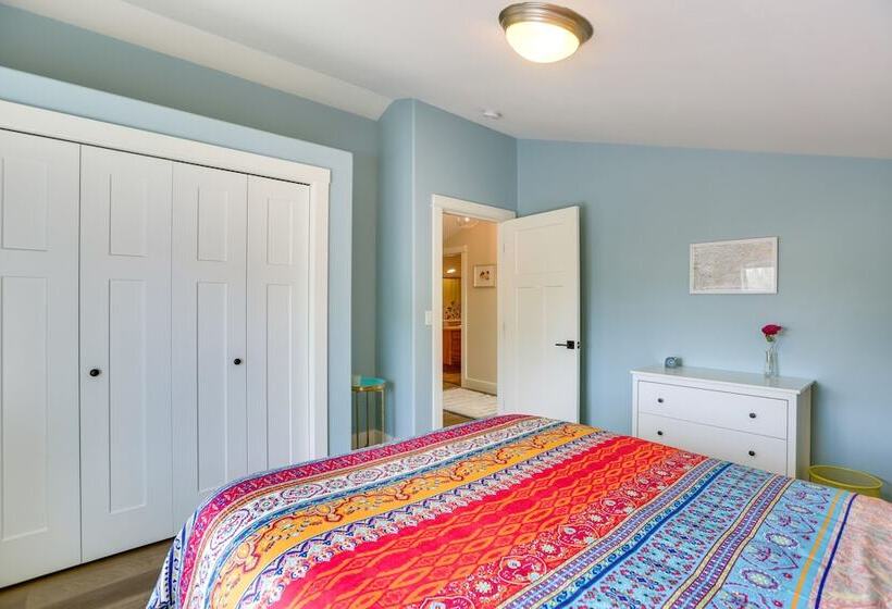 Colorful Bend Home W/ Yard & Fire Pit!