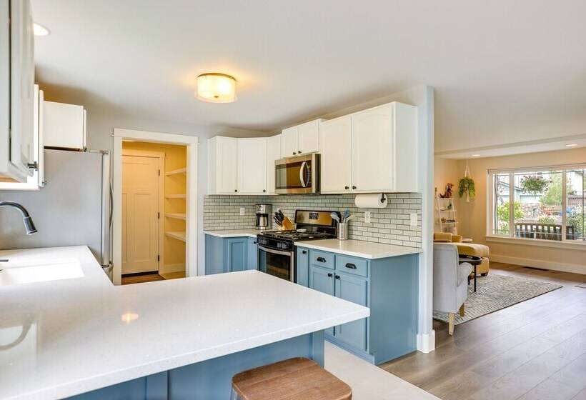 Colorful Bend Home W/ Yard & Fire Pit!