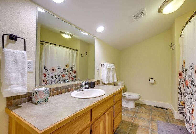 Colorful Bend Home W/ Yard & Fire Pit!