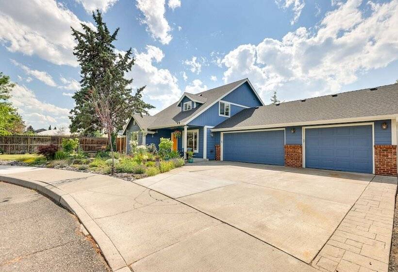 Colorful Bend Home W/ Yard & Fire Pit!